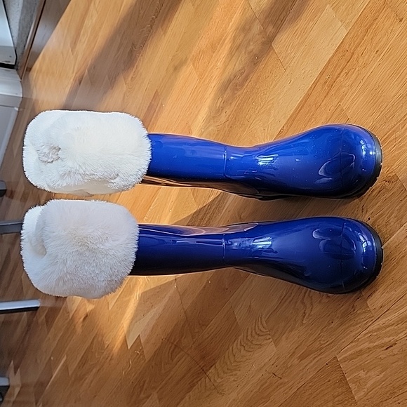 Women Ugg Rain Boots - Picture 3 of 7